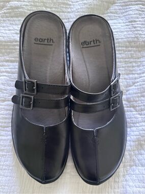 Earth Black Double-Buckle Leather Mule Clogs Size 8 EUC